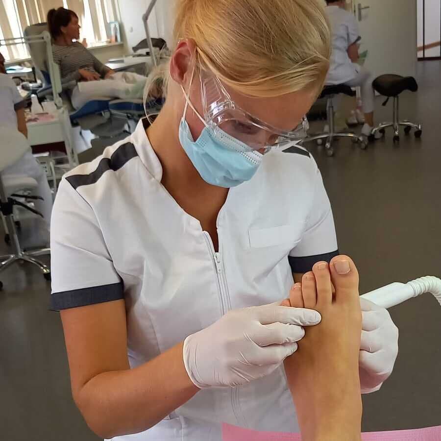 Pedicure Rixt in actie 0